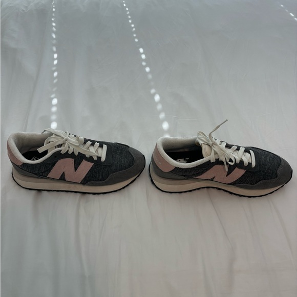 New Balance Shoes - Picture 2 of 4